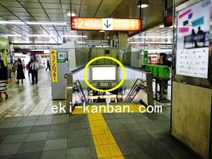 JR/新宿駅/ホーム階段/№40駅看板・駅広告、写真1
