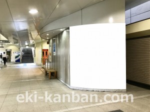 多摩都市モノレール　立川北駅／カーブシート②駅臨時広告・駅広告、写真3