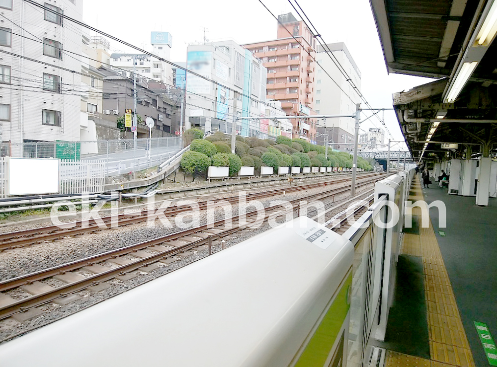 JR駒込駅の山手線内回り線側の電飾看板です